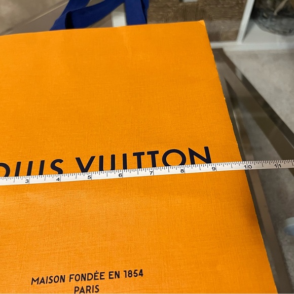 Small Louis Vuitton Magnetic Gift Box Set - Picture 15 of 16